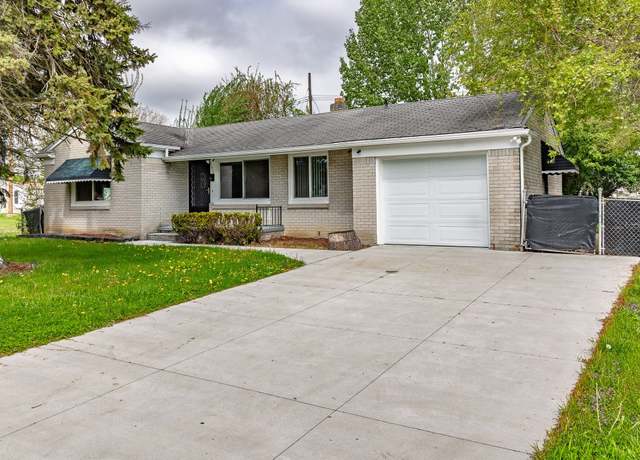 Property at 245 Broadway St, Mt Clemens, MI 48043, 2 beds, 1.5 baths