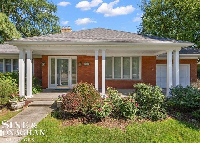 Property at 1221 N Renaud Rd, Grosse Pointe Woods, MI 48236, 3 beds, 3 baths