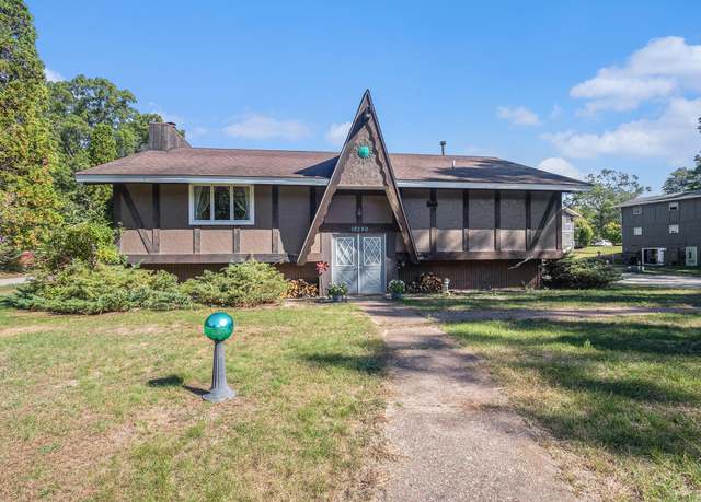 Property at 18280 Alpine Ct, Spring Lake, MI 49456, 2 beds, 2 baths