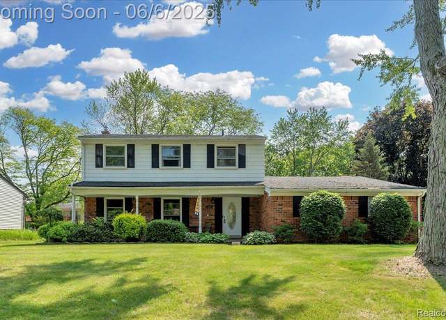 Property at 26172 Westmeath St, Farmington, MI 48334, 4 beds, 2.5 baths