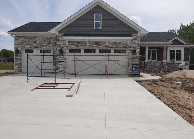 Property at 4341 Stepping Stone Lane Rd, Fenton, MI 48430, 3 beds, 2.5 baths