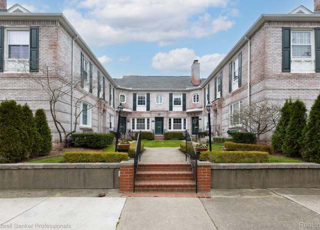 Property at 43 Cranford Ln, Grosse Pointe, MI 48230, 4 beds, 2.5 baths