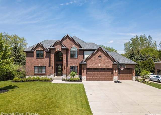Property at 1968 Maplewood Ave, Bloomfield Hills, MI 48302, 4 beds, 5.5 baths