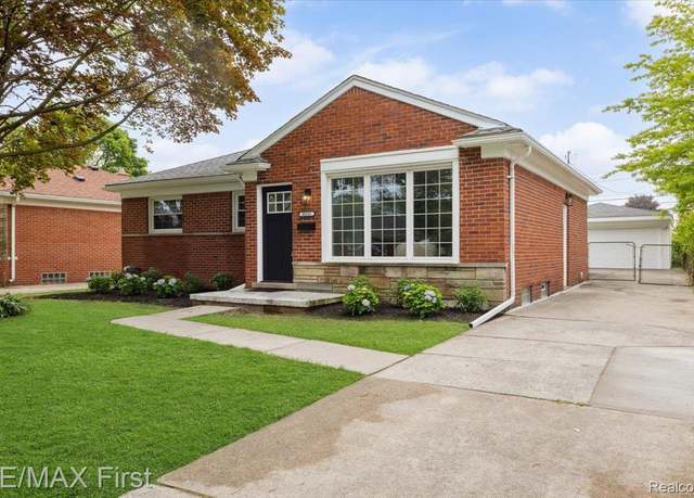 Property at 31111 Angeline Ct E, St Clair Shores, MI 48082, 4 beds, 2.5 baths