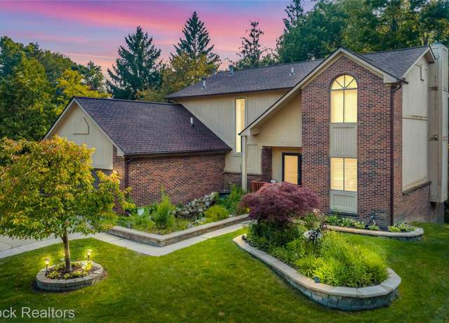 Property at 6360 Brookview Ln, West Bloomfield, MI 48322, 3 beds, 3.5 baths