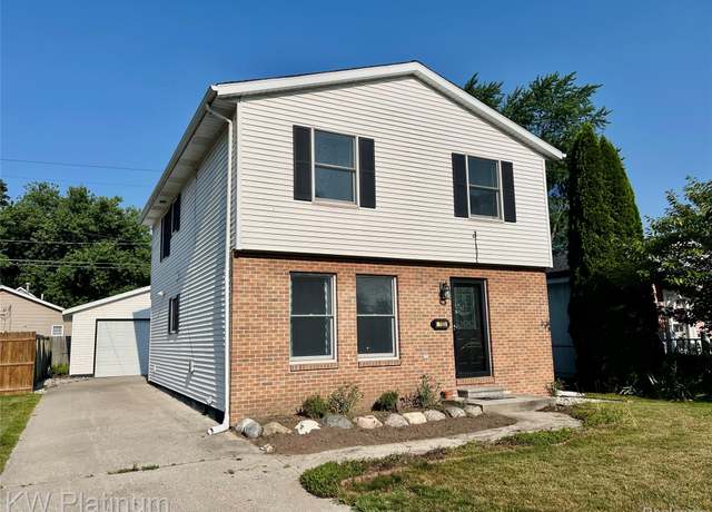 Property at 2703 16th Ave, Port Huron, MI 48060, 3 beds, 2.5 baths
