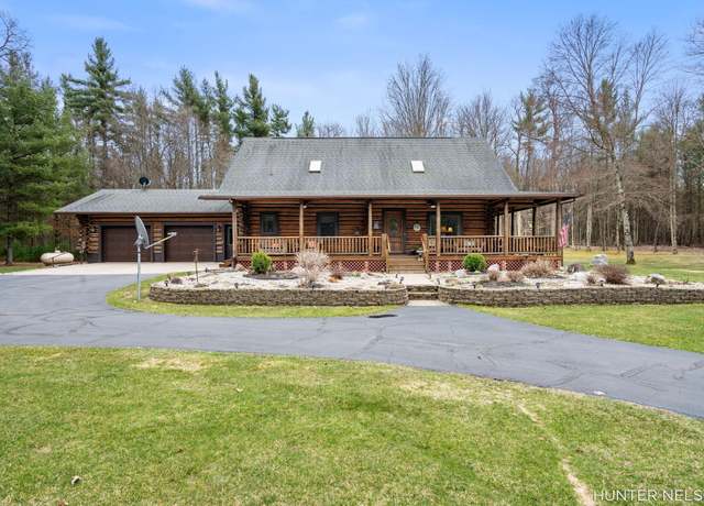 Property at 5055 S Newcosta Ave, Newaygo, MI 49337, 3 beds, 2.5 baths