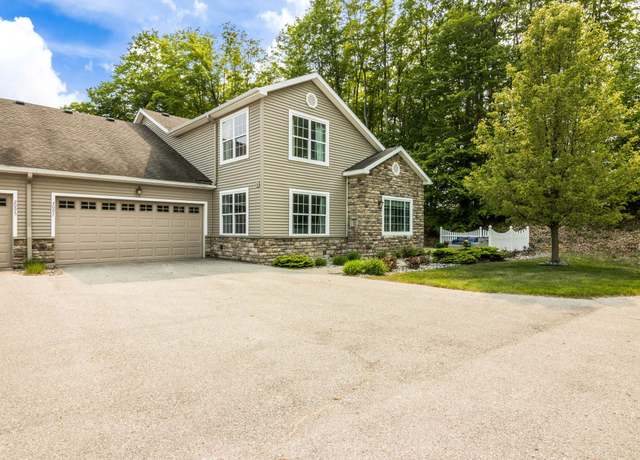 Property at 2097 Avon Dr, Traverse City, MI 49686, 3 beds, 2.5 baths
