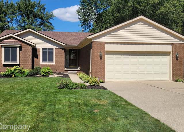 Property at 11027 Russell St, Utica, MI 48317, 3 beds, 2 baths