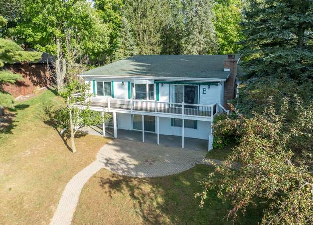 Property at 9031 105th Ave, Mecosta, MI 49332, 4 beds, 2.5 baths