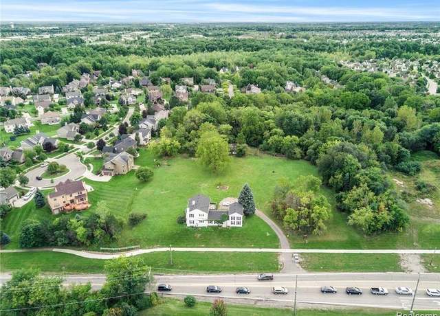 Property at 41121 W 14 Mile Rd, Walled Lake, MI 48377, 5 beds, 3 baths