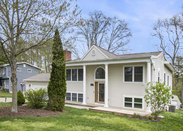Property at 4741 Pin Oak Trl, Jackson, MI 49201, 6 beds, 4 baths