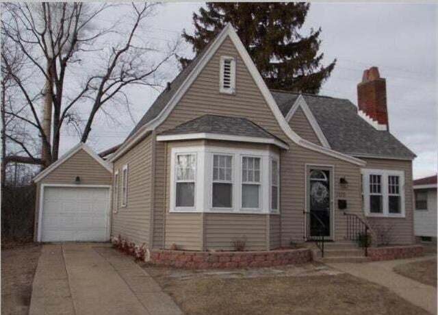 Property at 1070 W Broadway Ave, Muskegon, MI 49441, 2 beds, 1 bath