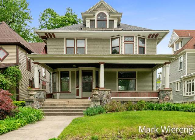 Property at 522 Paris Ave SE, Grand Rapids, MI 49503, 4 beds, 2.5 baths