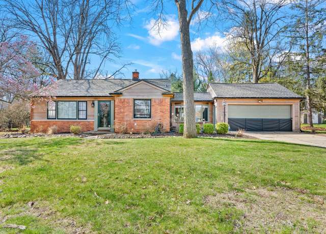Property at 5585 Old Orchard Trl, Orchard Lake, MI 48324, 2 beds, 1 bath