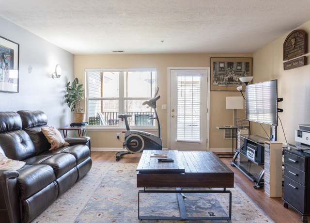 Property at 1533 Weatherstone Dr, Ann Arbor, MI 48108, 2 beds, 2 baths