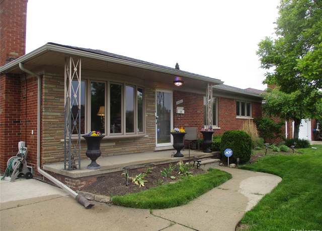 Property at 21001 Winkel St, St Clair Shores, MI 48081, 3 beds, 2 baths
