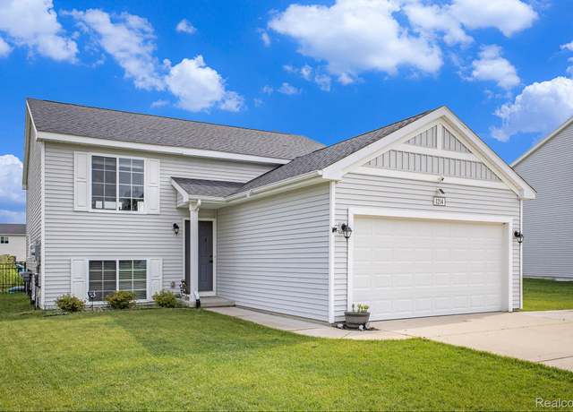 Property at 1214 Kenny Brook Ln, Howell, MI 48843, 3 beds, 2 baths