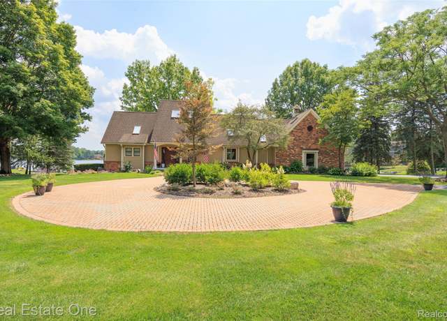 Property at 8485 Waumegah Rd, Independence Charter Township, MI 48348, 3 beds, 3 baths