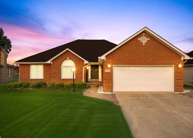 Property at 48172 Thorncroft Dr, Macomb, MI 48044, 3 beds, 3.5 baths
