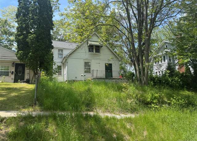 Property at 14825 Chapel St, Livonia, MI 48223, 4 beds, 1 bath