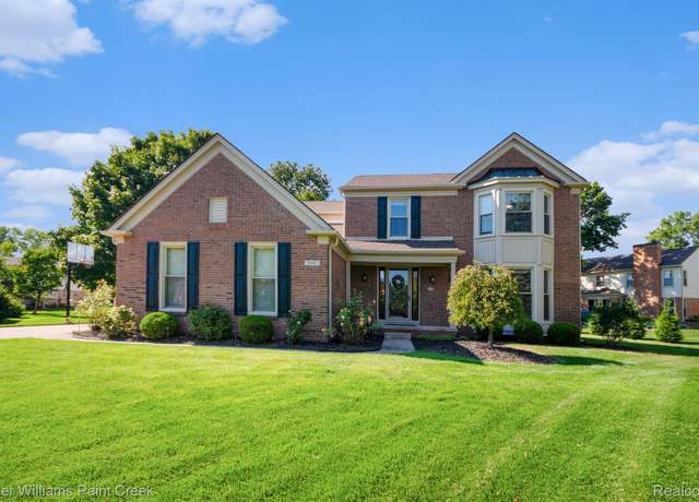 Property at 2407 Canoe Circle Dr, Orion Charter Township, MI 48360, 4 beds, 2.5 baths