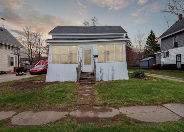 Property at 724 Bridge Ave, Alma, MI 48801, 3 beds, 1 bath