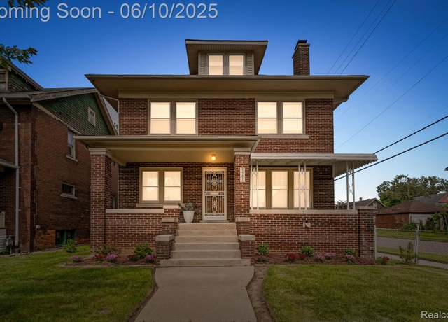 Property at 5302 Burns St, Detroit, MI 48213, 5 beds, 2.5 baths