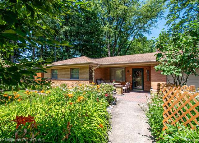Property at 18761 Mckinnon St, Roseville, MI 48066, 3 beds, 1 bath