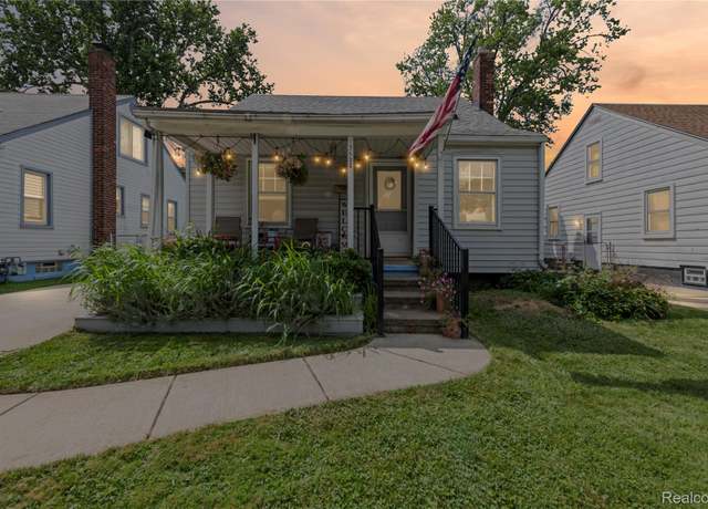 Property at 3528 Monroe St, Dearborn, MI 48124, 3 beds, 2 baths
