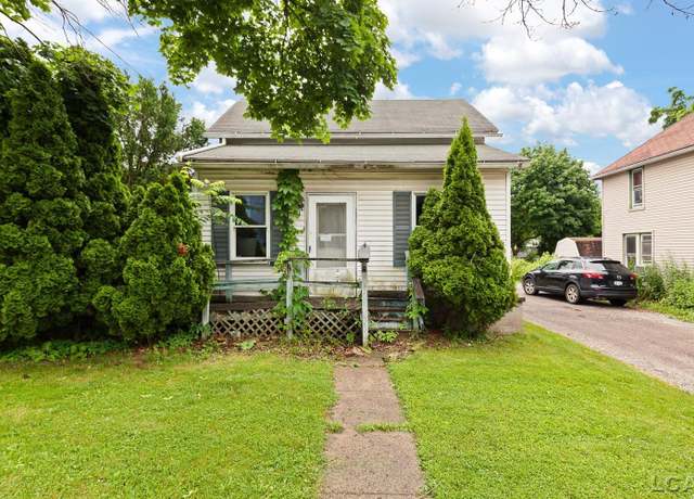 Property at 121 W Beecher St, Adrian, MI 49221, 3 beds, 1 bath
