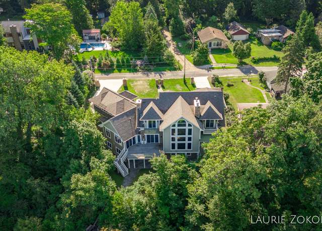 Property at 5068 Pier Rd, Coloma, MI 49038, 9 beds, 8 baths