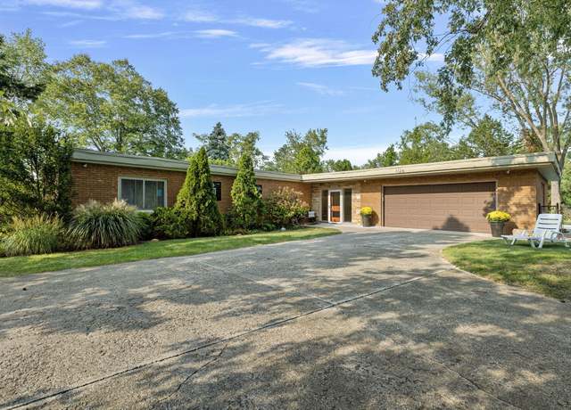 Property at 1126 Shore Dr, New Buffalo, MI 49117, 5 beds, 3 baths