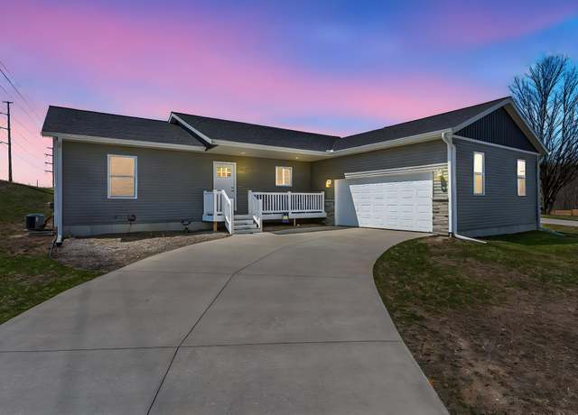 Property at 837 Crest Ct, Traverse City, MI 49696, 3 beds, 2 baths