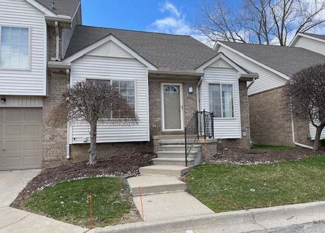 Property at 30885 Lee Frank Ln, Madison Heights, MI 48071, 2 beds, 1.5 baths