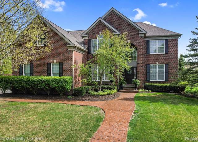 Property at 49235 Braeburn Ln, Novi, MI 48374, 4 beds, 3.5 baths