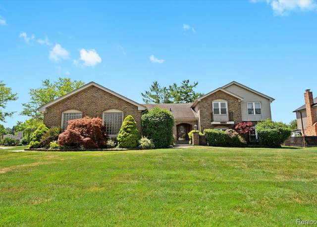 Property at 20213 Whitby Dr, Livonia, MI 48152, 4 beds, 2.5 baths