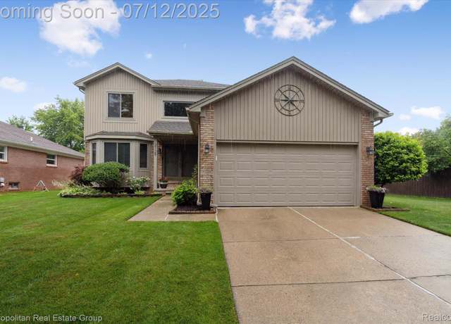 Property at 2129 Camelot Dr, Troy, MI 48083, 3 beds, 2.5 baths