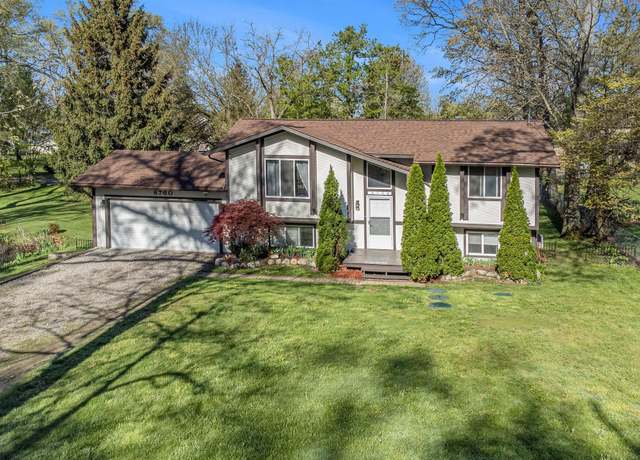 Property at 8760 Cooley Beach Dr, White Lake Charter Township, MI 48386, 4 beds, 2 baths