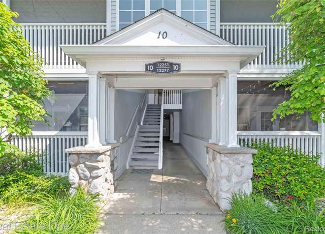 Property at 12267 Saint Andrews Way, Fenton, MI 48430, 2 beds, 2 baths
