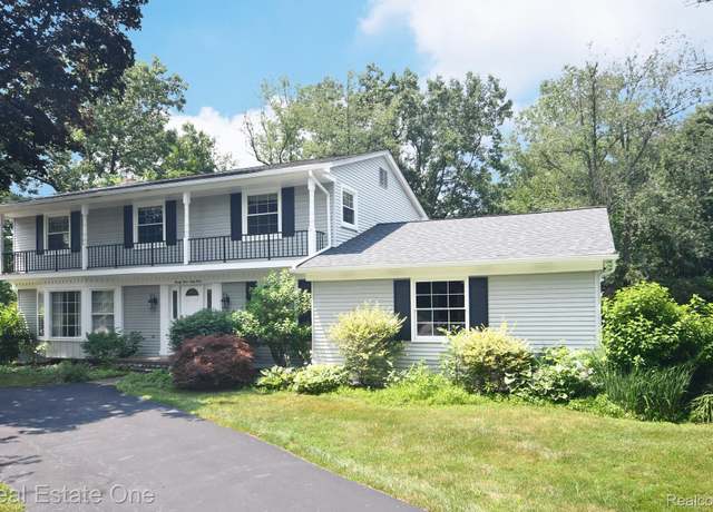 Property at 2343 Eastways Rd, Bloomfield Hills, MI 48304, 5 beds, 2.5 baths