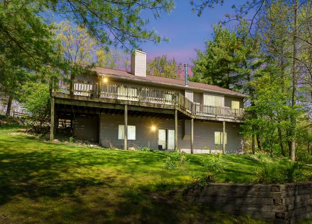 Property at 10511 Stoney Point Dr, Delton, MI 49046, 4 beds, 3 baths