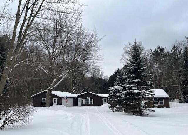 Property at 2539 W Giles Rd, Muskegon, MI 49445, 3 beds, 2 baths