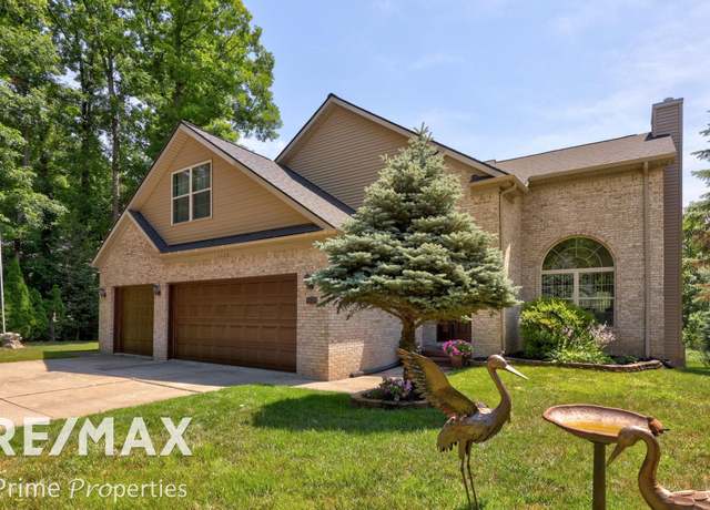 Property at 1120 Crystalwood Dr, Davison Township, MI 48423, 4 beds, 3.5 baths