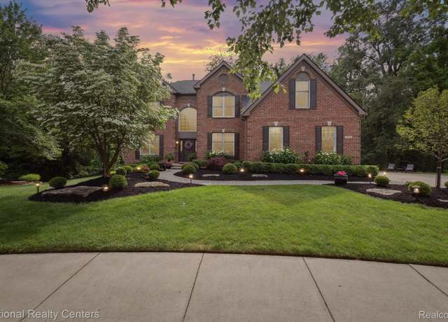 Property at 47769 Aberdeen Dr, Novi, MI 48374, 4 beds, 2.5 baths