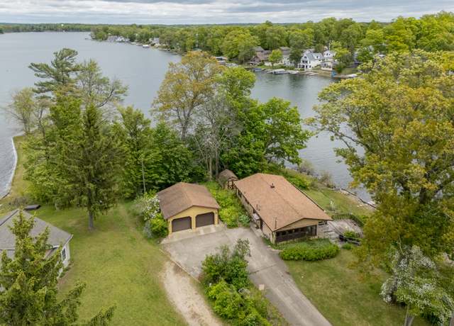 Property at 12391 Sunset Dr, Plainwell, MI 49080, 3 beds, 2 baths