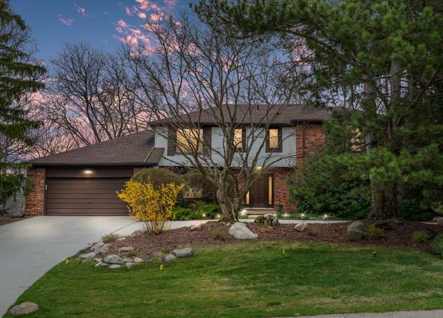 Property at 5011 W Bloomfield Lake Rd, West Bloomfield, MI 48323, 4 beds, 3.5 baths