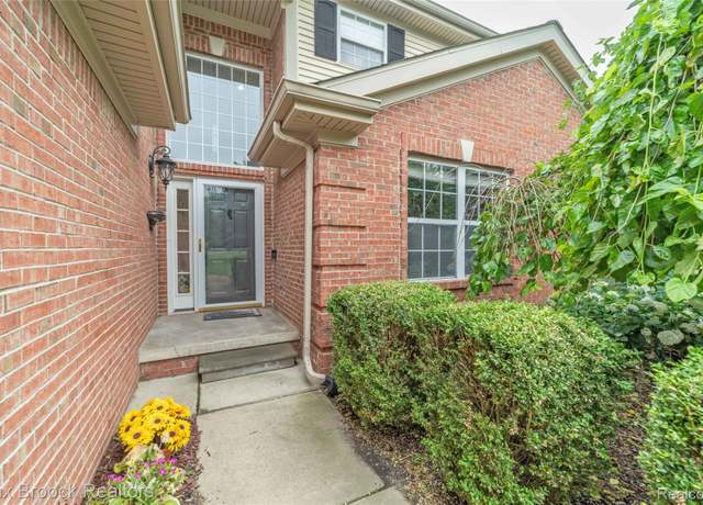 Property at 1478 Courtney Ct, Hartland, MI 48353, 4 beds, 3.5 baths
