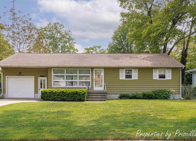 Property at 1705 Leif Ave, Norton Shores, MI 49441, 3 beds, 1.5 baths