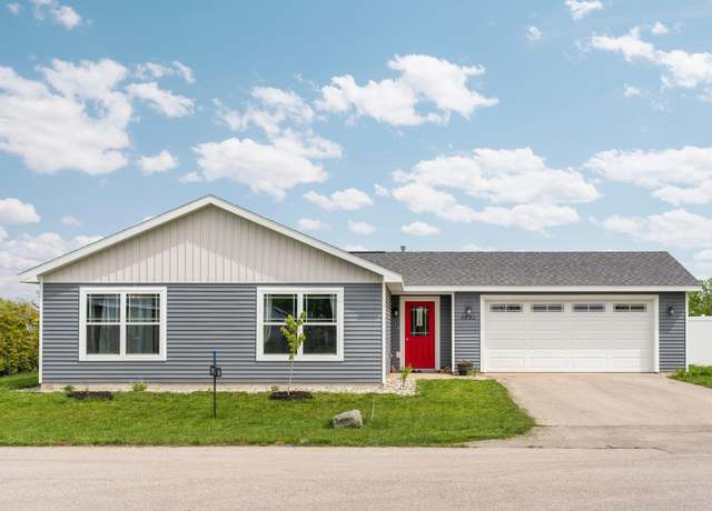 Property at 3632 Tanager Dr, Traverse City, MI 49685, 3 beds, 2 baths